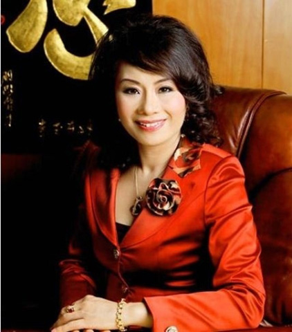Trước đó, bà Trương Thị Tuyết Nga cũng bị cấm xuất cảnh để đảm bảo thi hành án trong vụ án ly hôn giữa bà và chồng.