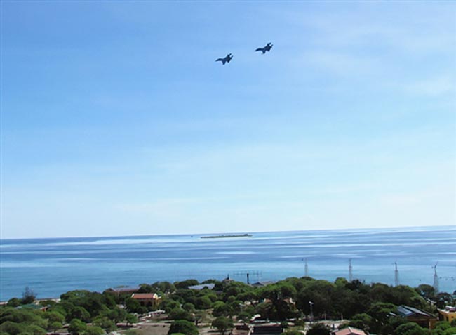 Khoảng 8 giờ 30 ngày 28/4, một phi đội gồm hai chiếc máy bay SU30 của Không quân Nhân dân Việt Nam xuất hiện trên bầu trời đảo Song Tử Tây, xã   Song Tử Tây (Trường Sa, Khánh Hòa).