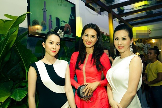Linh Nga khoe vẻ đẹp mặn mà của gái một con với bộ trang phục tinh tế bên cạnh hai người đẹp Anh Thư và Thu Hoài trong một bữa tiệc ở thành phố Hồ Chí Minh. (Tổng hợp)