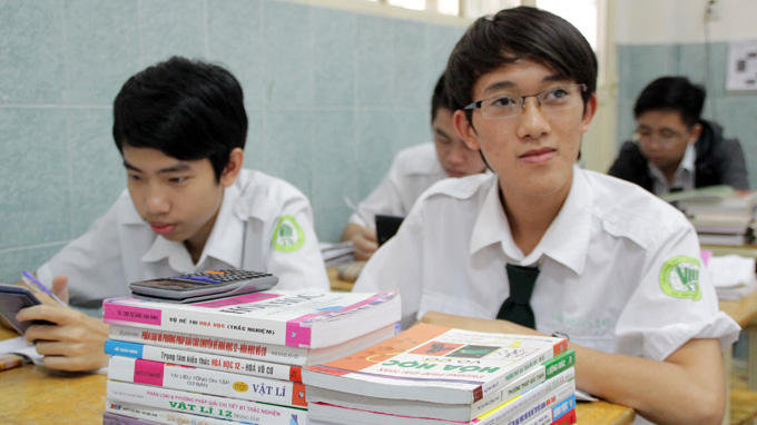 Một buổi ôn thi tốt nghiệp thpt 2013 môn toán của học sinh lớp 12A1 Trường THPT dân lập Thái Bình (Q.Tân Bình, TP.HCM) 