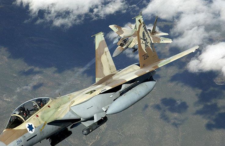 Không chỉ UAV, nước này còn phát triển khá mạnh về máy bay chiến đấu. Điển hình như việc Tel Aviv chế tạo chiến đấu cơ F-16I, dựa trên F-16 của Mỹ. 