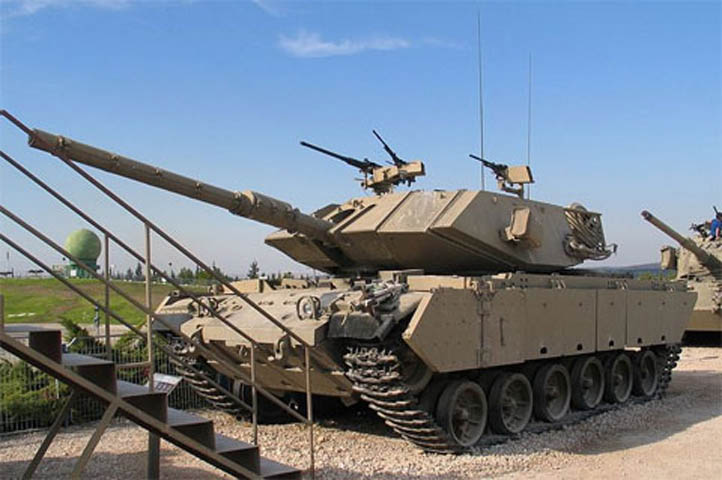 Ngoài dòng xe tăng Merkava, Israel còn có một loại chiến xa đáng chú ý khác là Magach, với phiên bản mới nhất là Magach 7 được phát triển theo mẫu xe tăng M60 Patton của Mỹ. Tổng số chiến xa Magach đang có trong biên chế của quân đội Israel là 1.550 chiếc.