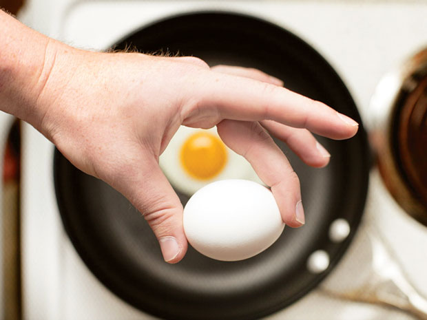 Trứng gia cầm chỉ bổ dưỡng khi là trứng tươi 5 – 7 ngày. Ảnh: Vi Thoại