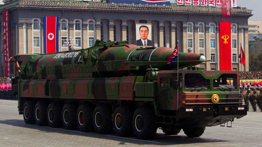 Trong khi đó, Triều Tiên đã rút hai tên lửa tầm trung Musudan ra khỏi tình trạng sẵn sàng khởi động và đưa ra khỏi vị trí đã triển khai trên bờ biển phía đông nước này - các quan chức Mỹ nói với hãng Reuters hôm 6/5. Động thái này diễn ra sau nhiều tuần Bình Nhưỡng triển khai các tên lửa tới khu vực này và đặt vào trạng thái sẵn sàng phóng như một biện pháp răn đe và phản đối cuộc tập trận chung thường niên 