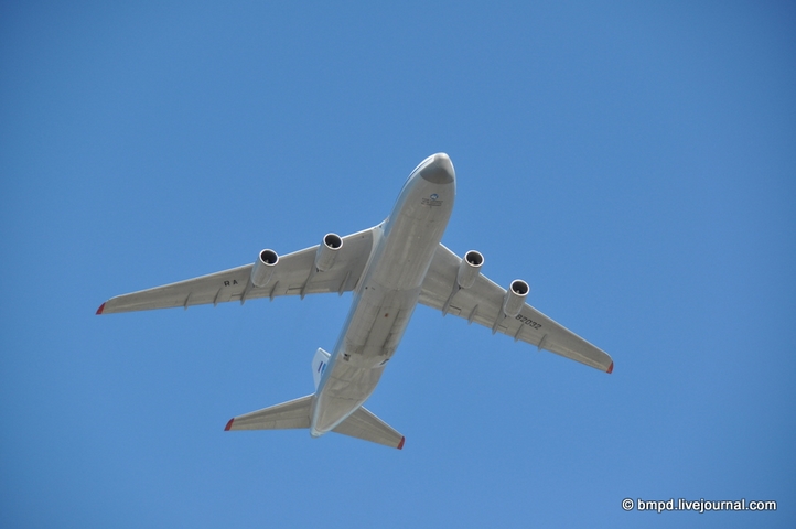 Vận tải cơ hạng  nặng An-124-100.