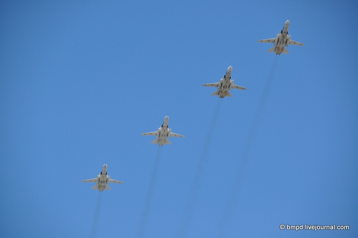 Phi đội máy bay ném bom Su-24.