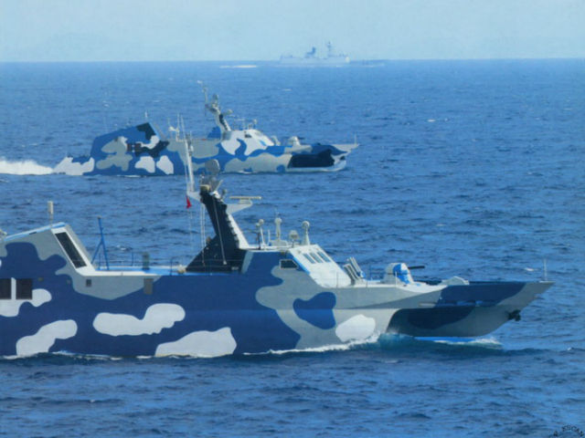 Bộ tư lệnh Miền Tây Philippines ngày 10/5 cho hay, chiều thứ Ba vừa qua 2 tàu hải quân Trung Quốc đã kéo đến sát Bãi Cỏ Mây nằm trong quần đảo Trường Sa (thuộc chủ quyền Việt Nam, Bãi Cỏ Mây và một số đảo, bãi đá bị Philippines chiếm đóng trái phép - PV). Các thông tin về sự xuất hiện của 2 tàu hải quân Trung Quốc đã được Bộ tư lệnh Miền Tây Philippines báo cáo đến 