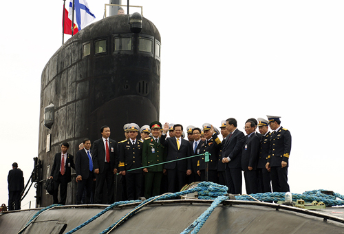 Hãng Ria Novostia dẫn lời Thủ tướng Nguyễn Tấn Dũng đánh giá việc Nga đóng 6 chiếc tàu ngầm Dự án 636 cho Hải quân Việt Nam là sự thể hiện tình đoàn kết cũng như sự tin cậy giữa nhân dân hai nước.