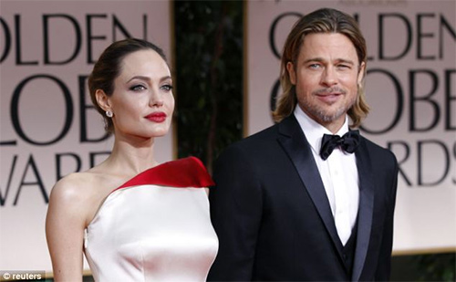 Vừa cắt ngực xong, Angelina Jolie giữ bồ