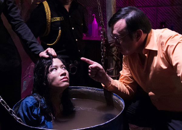   Chí Tài tra tấn dã man Trang Trần trong phim mới.