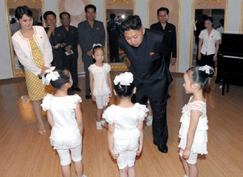 Kim-Jong-un-co-hai-con-gai-Phunutoday.vn