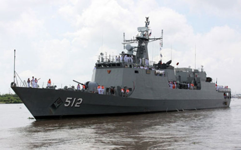 Tàu hải quân HTMS Narathiwat rời bến cảng ở tỉnh Songkhla, miền nam Thái Lan tới thành phố Hồ Chí Minh ngày 18/5, nhằm tăng cường quan hệ quốc phòng hai nước.