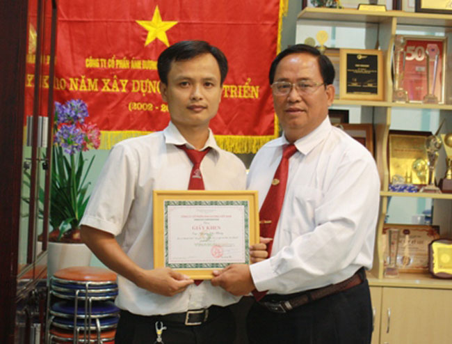Vậy nhưng, chân thành và nhanh chóng  xin lỗi những vị khách ngoại quốc đến đâu thì những lãnh đạo của ngành du lịch lại bỏ qua không cảm ơn hay có hành động để hoan nghênh những người đang làm đẹp cho ngành du lịch nước nhà. Một hành động thiết thực và nhanh chóng bị xem nhẹ hơn là lời xin lỗi khi sự việc đã xảy ra rồi.