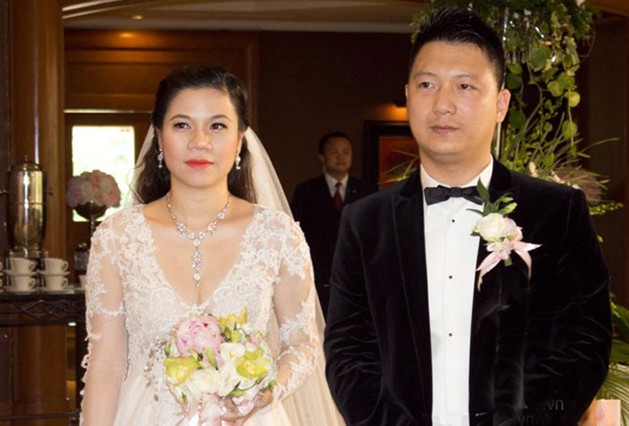 Trưa ngày 19/5, doanh nhân Nguyễn Đức Hải – chồng của Hoa hậu Jennifer Phạm đã đến dự tiệc cưới ca sĩ Mỹ Dung.