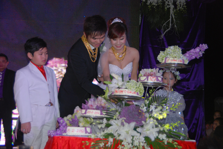 Đám cưới năm 2012 của con trai bà Liễu gây xôn xao dư luân