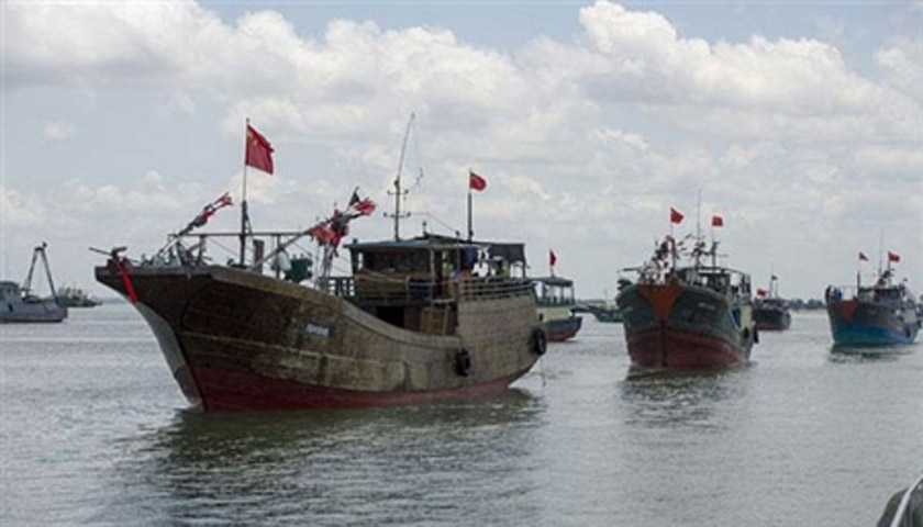 Triều Tiên hôm 21/5 đã trả tự do cho một tàu cá cùng 16 ngư dân Trung Quốc bị Bình Nhưỡng bắt giữ hồi đầu tháng này   ở vùng biển giữa hai nước - Reuters dẫn lời chủ sở hữu tàu cá trên cho biết. Trả lời phỏng vấn Reuters qua điện thoại, ông   Vu Học Quân - chủ tàu cá nói rằng phía Triều Tiên đã trả tự do cho tàu cá của ông vào sớm ngày 21/5 mà ông không   phải trả bất kỳ khoản tiền nào cho họ.