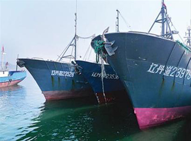 Trước đó, trong một bài xã luận đăng tải hôm 1/5, tờ Thời báo Hoàn cầu đe dọa Trung Quốc sẽ cắt giảm viện trợ đối với Triều Tiên nếu còn tiếp tục bắt giữ tàu cá Trung Quốc. 