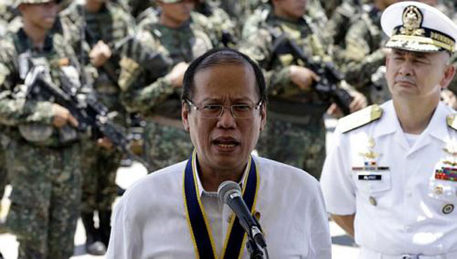 Hôm nay (21/5), Tổng thống Philippines Benigno Aquino thông báo sẽ chi 1,8 tỷ USD để nâng cao năng lực quốc phòng, bảo vệ lãnh hải trước “những kẻ chuyên bắt nạt”. Đến năm 2017, Philippines sẽ nhận được thêm 2 tàu chiến mới, 2 máy bay trực thăng chống tàu ngầm, 3 tàu cao tốc để tuần tra và 8 tàu tấn công đổ bộ. “Chúng tôi đã đưa ra một thông điệp rõ ràng tới thế giới rằng: Lãnh thổ Philippines là của người Philippines và chúng tôi có năng lực để ngăn cản những kẻ chuyên bắt nạt bước vào sân sau của chúng tôi”, ông Aquino nói với các tướng lĩnh hải quân.   