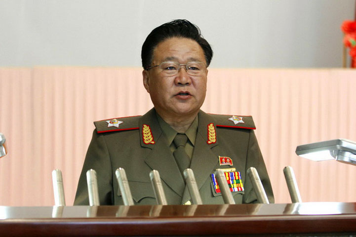 Phát ngôn viên Bộ Thống nhất Hàn Quốc Park Soo-jin thì cho rằng vẫn còn quá sớm để đưa ra một đánh giá về chuyến đi của ông Choe tới Trung Quốc. Choe Ryong-hae là một Ủy viên Bộ Chính trị, Chủ nhiệm Tổng cục Chính trị quân đội CHDCND Triều Tiên, là một trong vài sĩ quan đeo hàm Phó nguyên soái được CHDCND Triều Tiên công bố năm 2012. 