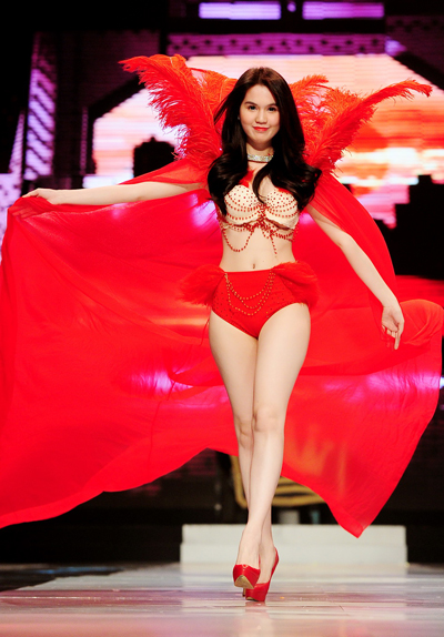 Đêm hội chân dài