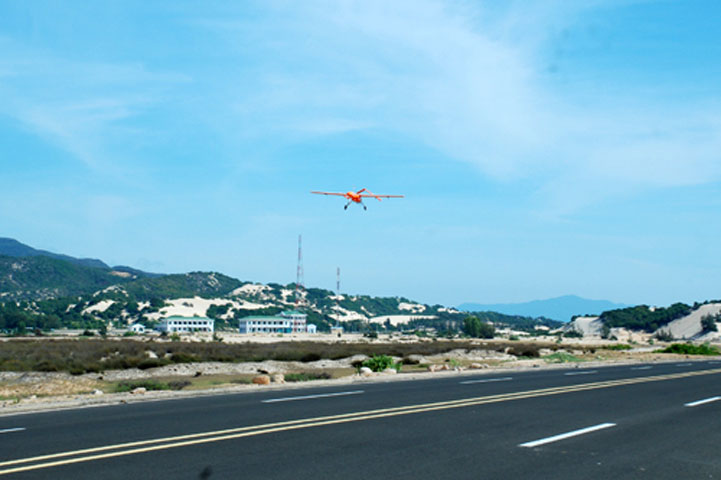 Máy bay AV.UAV.S2 đảm nhận hành trình bay ra khơi xa trên 100km với nhiệm vụ ghi hình, chụp ảnh đo phổ các loài sinh vật thủy sinh trên thềm lục địa, san hô đáy biển, nhiệt độ, độ mặn nước biển, dòng hải lưu, phát hiện vùng cá tiềm năng phục vụ bà con ngư dân và cung cấp số liệu cho Viện Hải Dương học Nha Trang và Viện Nghiên cứu và Ứng dụng công nghệ Nha Trang.