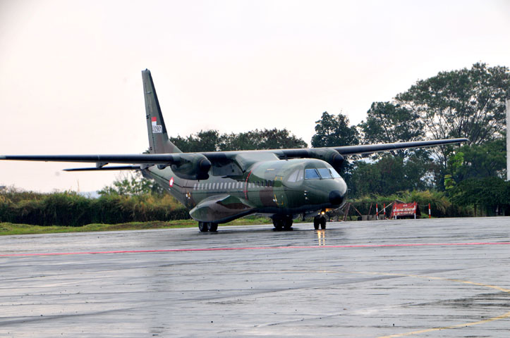 Không quân Indonesia hiện có 2 chiếc máy bay vận tải CN-295 đang hoạt động trong tổng số 9 chiếc đã đặt mua từ PTDI. Dự kiến, đến năm 2015, cả 9 chiếc này sẽ được bàn giao và đưa vào hoạt động trong Không quân Indonesia. Số máy bay này đã được Indonesia đặt mua tại triển lãm hàng không Singapore hồi tháng 2/2012.