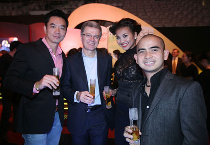  Và Benny Ng hiện chính là giám đốc đại diện thương hiệu rượu Hennessy tại Việt Nam. Anh từng có thời gian dài sống và làm việc tại TP.HCM nên nói tiếng Việt khá sõi. 
