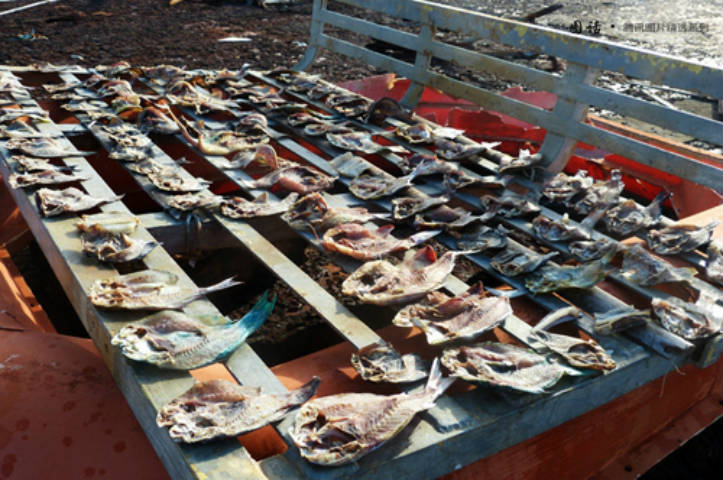 Khô cá, gạo là thức ăn chính của lính thủy quân lục chiến Philippines cố thủ trái phép tại Bãi Cỏ Mây. Nguồn GDVN