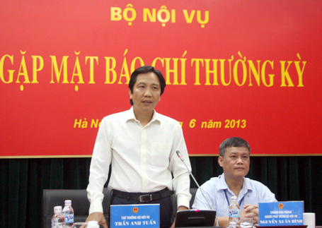 Thứ trưởng Bộ Nội vụ Trần Anh Tuấn cho biết, nhiều tỉnh thành đang có kế hoạch thi công chức trực tuyến
