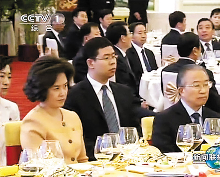 Bà Kim Ok (trái) xuất hiện trong tiệc chiêu đãi do cựu Chủ tịch Trung Quốc Hồ Cẩm Đào chủ trì ở Bắc Kinh tháng 5/2011.