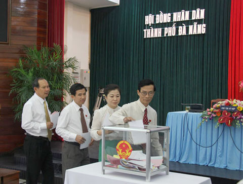 bo-phieu-tin-nhiem-tai-HDND-TP-Da-Nang-Phunutoday.vn