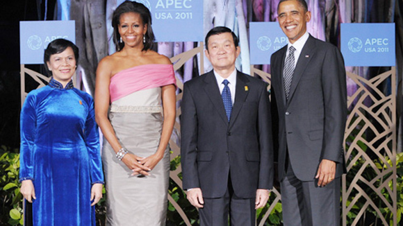 Tổng thống Hoa Kỳ Barack Obama và Phu nhân đón Chủ tịch nước Trương Tấn Sang và Phu nhân tại hội nghị APEC 19.