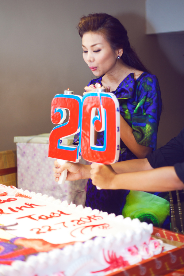  Mặc dù đã bước vào hàng băm nhưng Thanh Hằng vẫn được ưu ái với lời chúc sinh nhật: Chào tuổi 20.