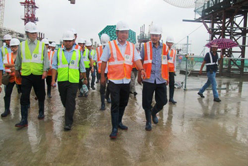 Bộ trưởng Đinh La Thăng thăm công trình nhà ga T2 sân bay Nội Bài chều qua ( 27/7)