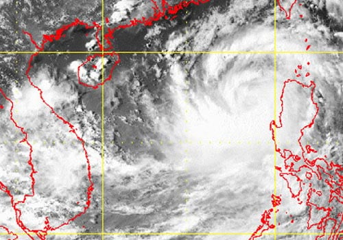 Ảnh mây vệ tinh của bão Utor.