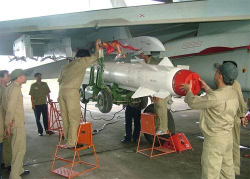 Ban đầu, Kh-29 được thiết kế để sử dụng trên máy bay cường kích MiG-27, Su-17/22 và Su-24. Về sau để đáp ứng xu thế đa năng thì các máy bay khác cũng được tùy biến để mang Kh-29 như Su-27/30/34/35.