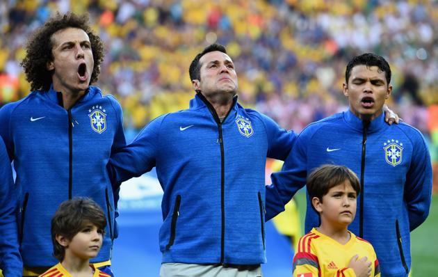 Cầu thủ này của đội Brazil cũng khóc nức nở khi hát quốc ca.