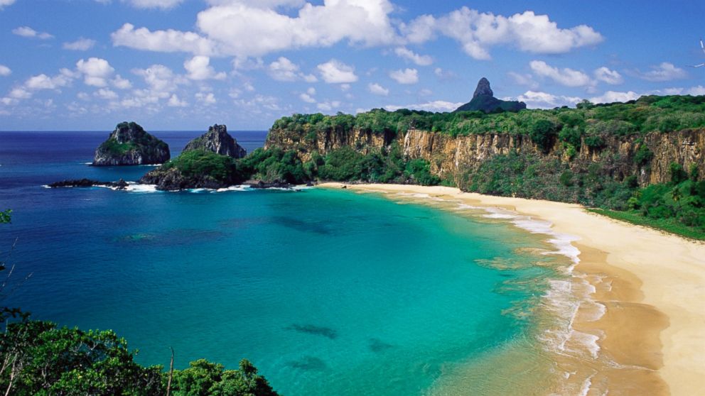 Đường bờ biển của Brazil dài 7.491 km, hơn khoảng cách từ London (Anh) tới New York (Mỹ) với nhiều bãi biển đẹp.