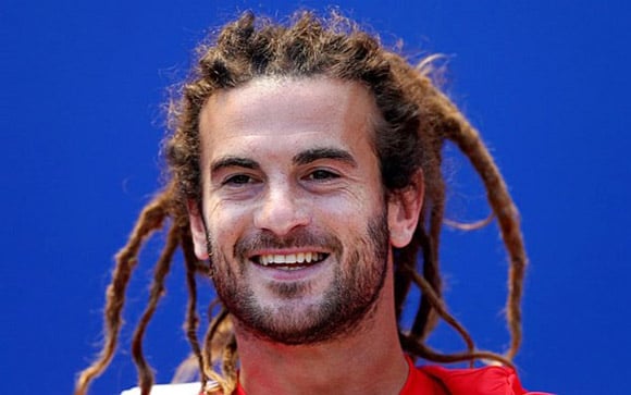 Mái tóc dài, lọn nhỏ của Kyle Beckerman