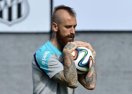 Raul Meireles của Bồ Đào Nha xứng đáng là cầu thủ có cả râu, tóc và hình xăm dị hợm nhất trong số các cầu thủ tham dự World Cup 2014.