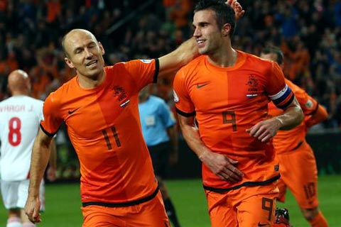 Sự kết hợp giữa Robben với Van Persie đã giúp hàng tấn công của Hà Lan trở nên rất nguy hiểm.