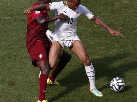 Mới đây nhất, tại World Cup 2014, tiền đạo Jordan Ayew của Ghana đã vô tình dính phải một sự cố khá hy hữu trong trận đấu chia tay World Cup 2014 của Ghana và Bồ Đào Nha.
