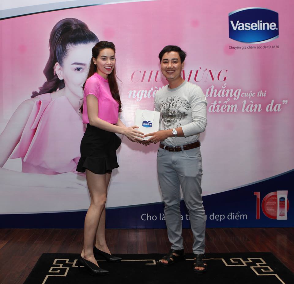 Hồ Ngọc Hà cảm ơn nhãn hàng Vaseline Vietnam đã cho cô có dịp ngồi lại tâm sự với fan.