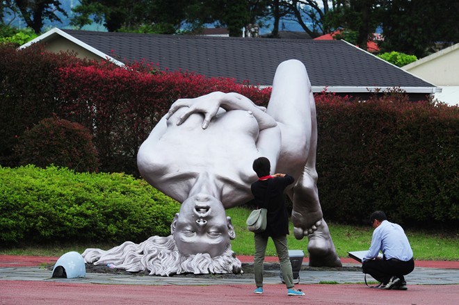 Rất nhiều vị khách thích thú với sự độc đáo của công viên này. Nhờ ý tưởng táo bạo mà công viên Loveland Park (Hàn Quốc) được nhiều người biết đến.