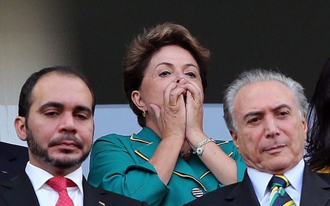 Tổng thống Brazil Dilma Rousseff đầy hồi hộp khi xem trận khai mạc giữa đội chủ nhà và Croatia.
