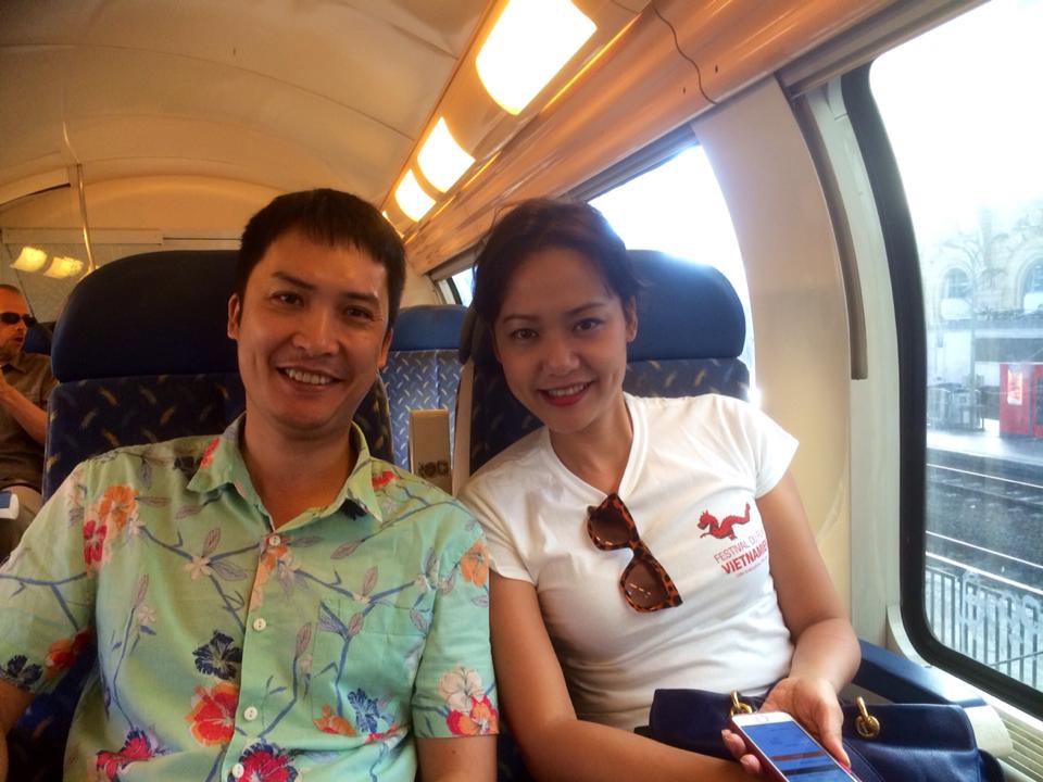 Diễn viên Hồng Ánh khoe ảnh đi du lịch cùng chồng là nhà văn Nguyễn Thanh Sơn tại Pháp.