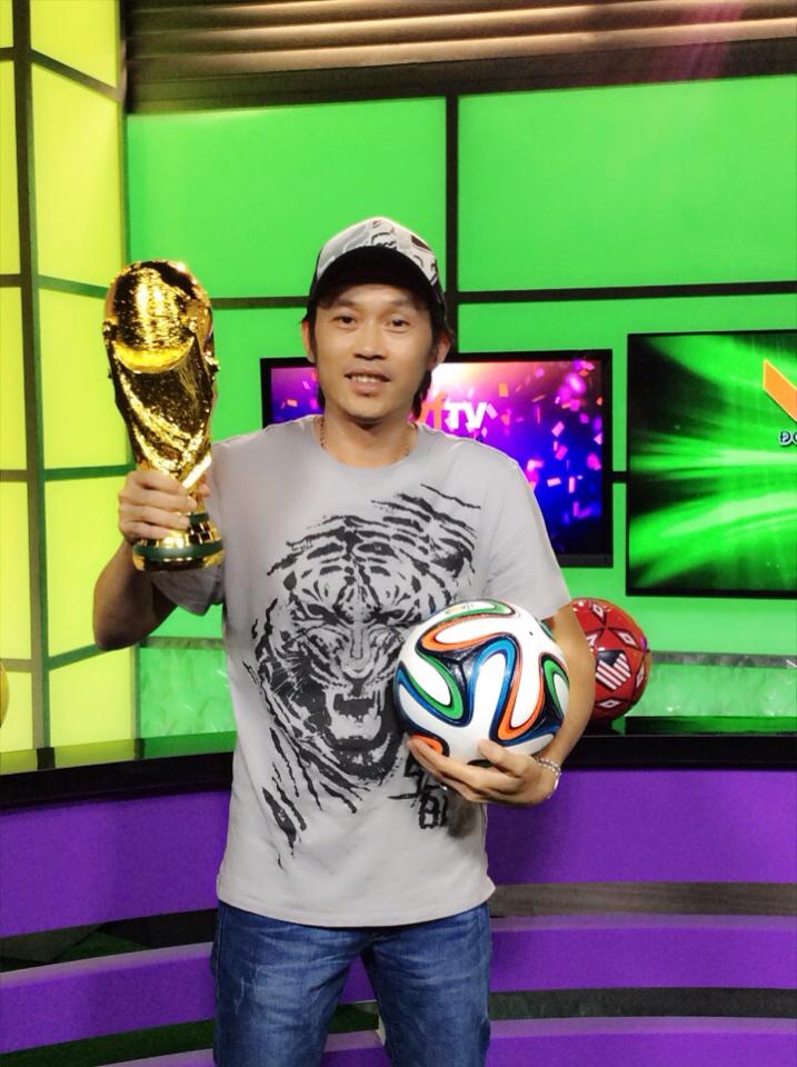 Hoài Linh hồi hộp chờ trận chung kết world cup 2014: "Em là em đã cầm cup sẵn đây rồi nhé, 14/07 này ai đoạt giải là em trao ngay".