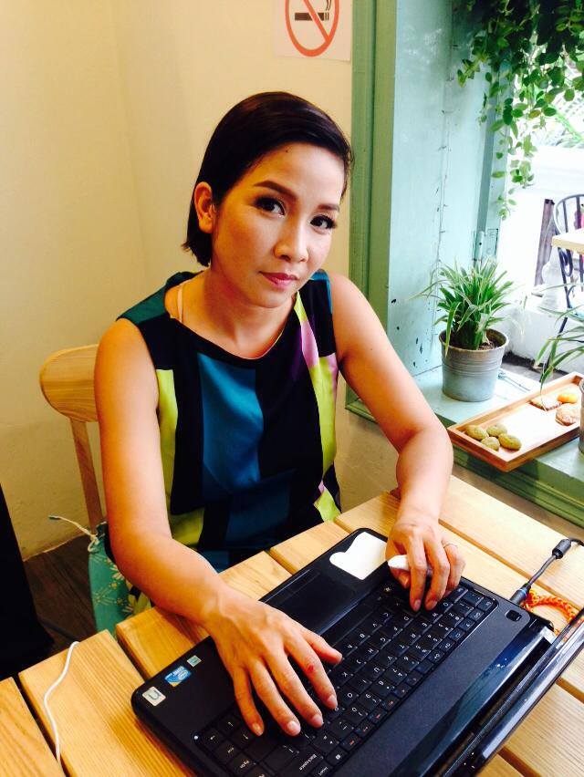 Diva Mỹ Linh trong buổi giao lưu trực tuyến với độc giả Kenh 14 ngày 11-4.