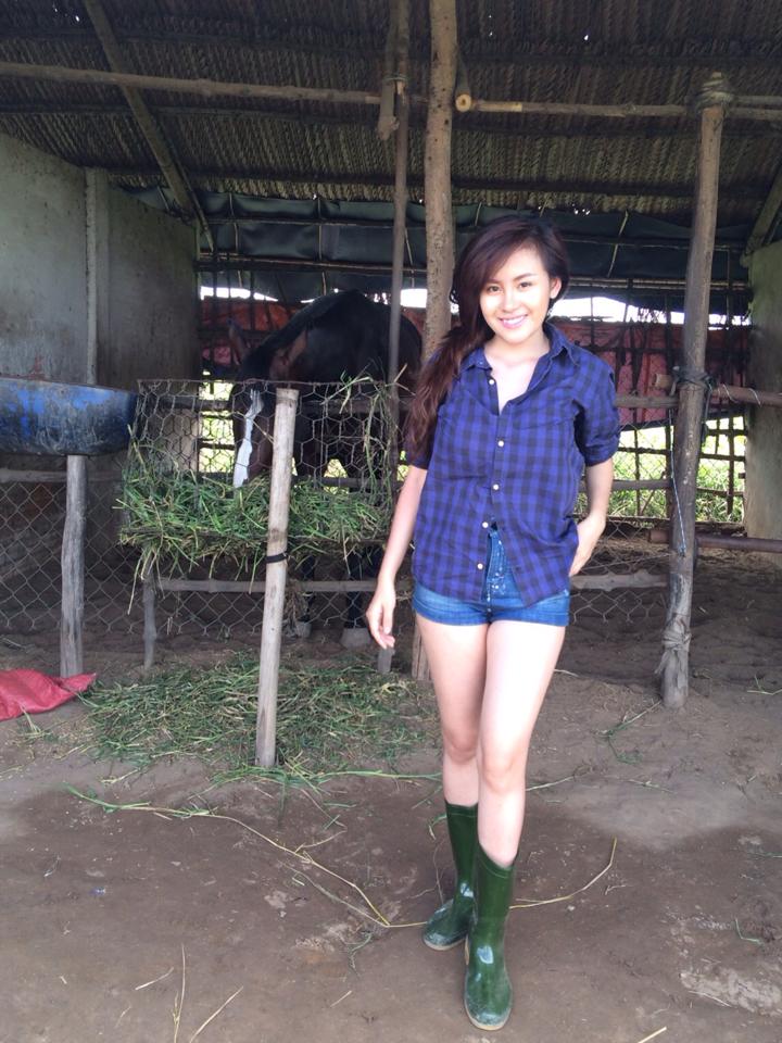 Bà Tưng đi thăm nông trại ngựa và có "ý định" về quê để làm kinh tế theo mô hình vườn ao chuồng.