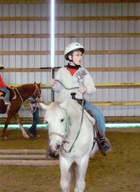 Cậu nhóc này không cưỡi ngựa với một thanh kiếm laze siêu dài.